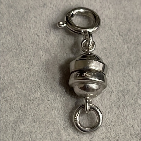 14K White Gold Magnetic Jewelry Clasp
Converter Stamped 585,14K - Picture 1 of 8